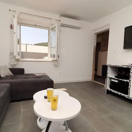 Ivana Villa Zrnovo